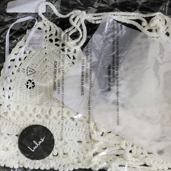 NWT Lulu's LET'S RUN AWAY IVORY CROCHET HALTER CROP TOP Medium Large - Picture 4 of 7